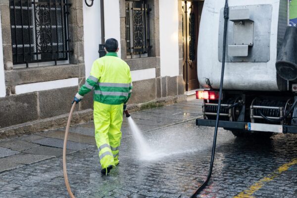 Ahorro de agua: limpieza de calles sostenible y ecología urbana